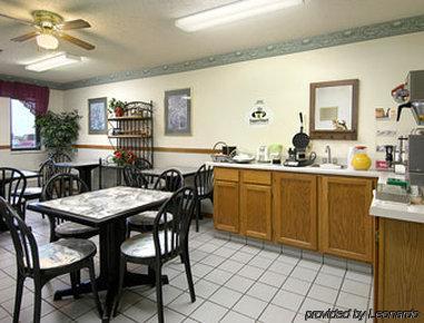 Super 8 By Wyndham Smithville Lake Restoran fotoğraf