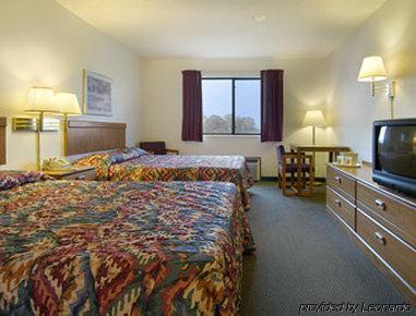 Super 8 By Wyndham Smithville Lake Oda fotoğraf